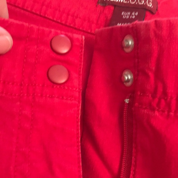 Women’s size 14 bright red crop pants! - Picture 3 of 5